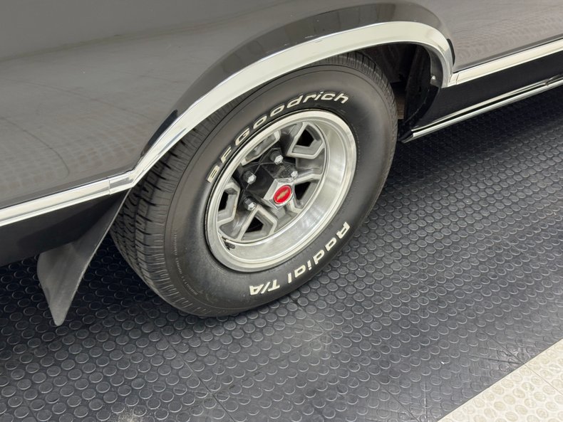 Chevrolet-El-camino-1985-Black-Burgundy-35