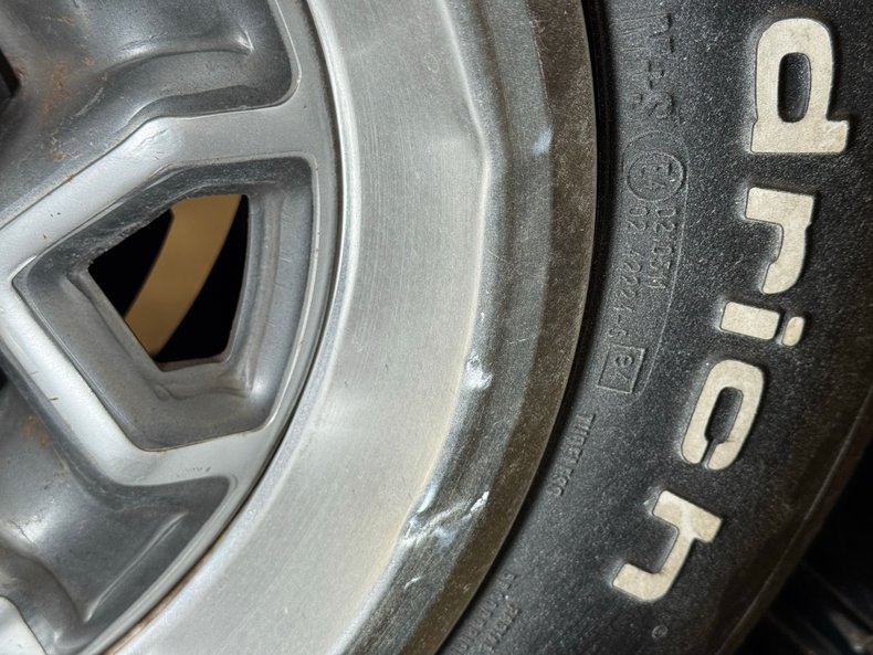 Chevrolet-El-camino-1985-Black-Burgundy-37