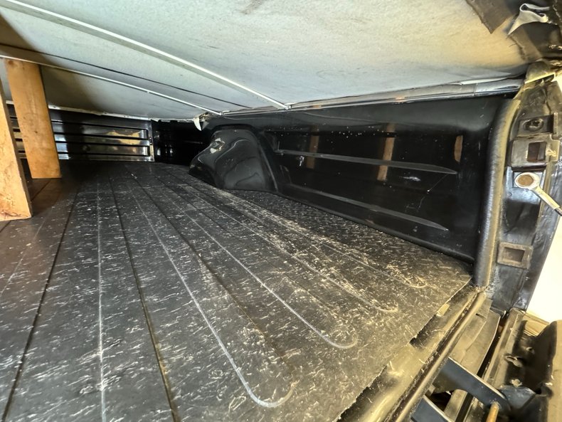 Chevrolet-El-camino-1985-Black-Burgundy-39