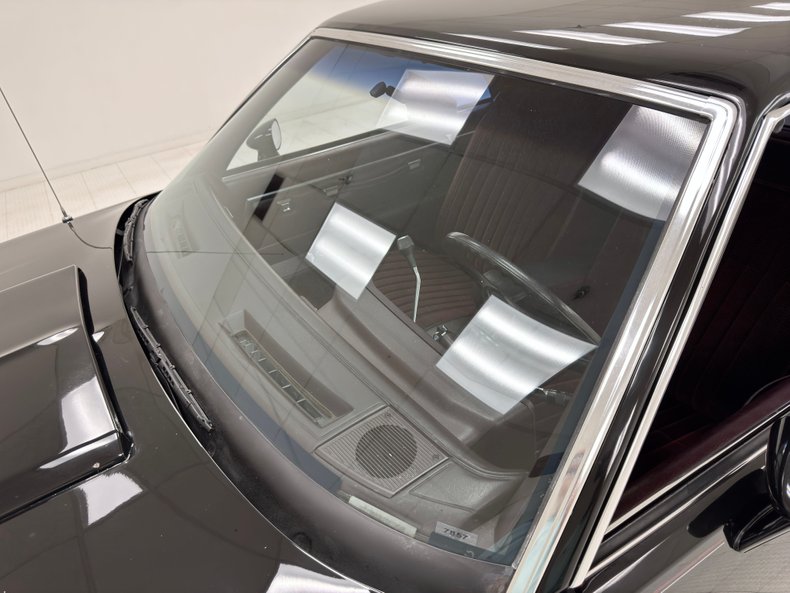 Chevrolet-El-camino-1985-Black-Burgundy-4