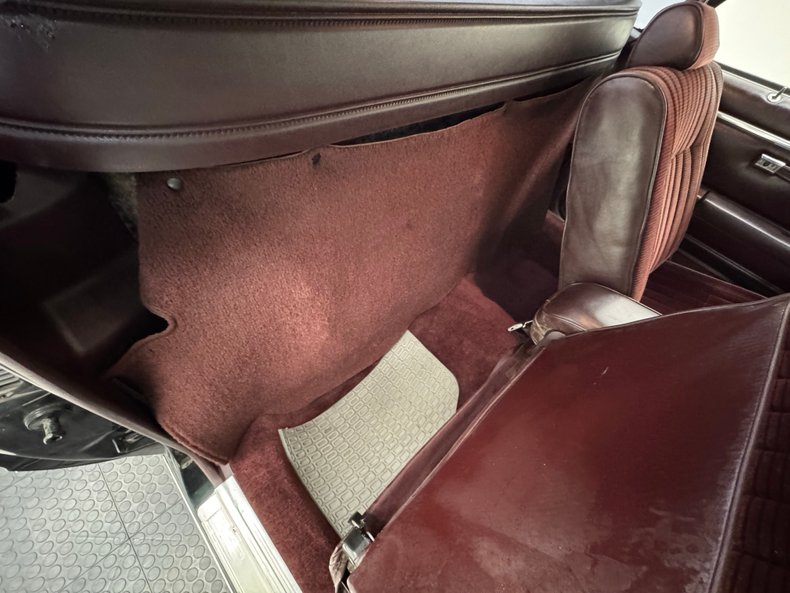 Chevrolet-El-camino-1985-Black-Burgundy-40