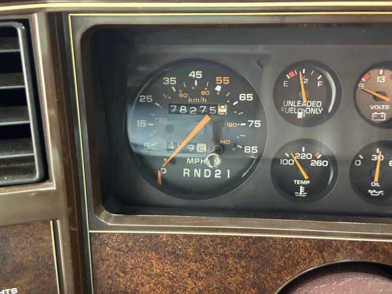 Chevrolet-El-camino-1985-Black-Burgundy-43