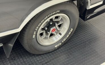 Chevrolet-El-camino-1985-Black-Burgundy-49