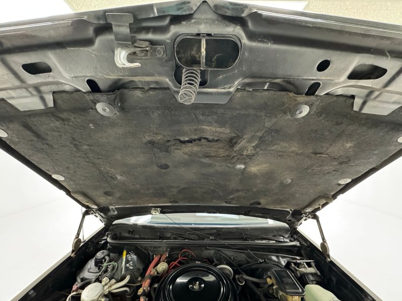 Chevrolet-El-camino-1985-Black-Burgundy-6