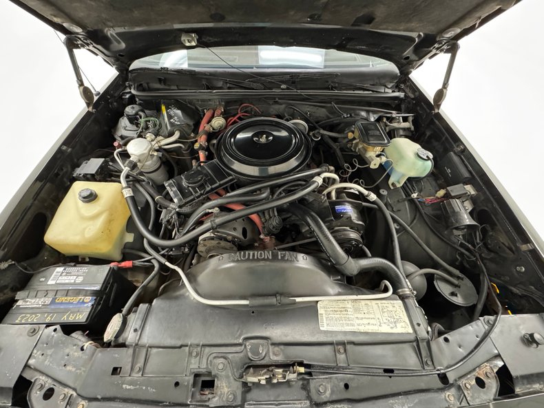 Chevrolet-El-camino-1985-Black-Burgundy-8