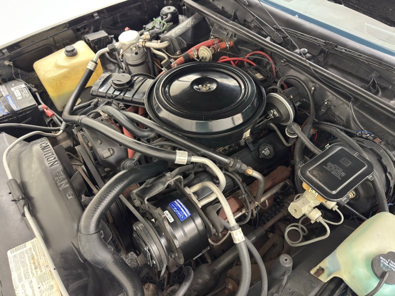 Chevrolet-El-camino-1985-Black-Burgundy-9