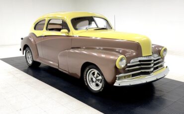 Chevrolet-Fleetline-1947-Pale-Yellow-Tan-1