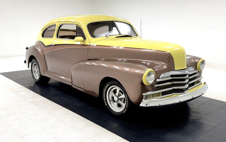 Chevrolet-Fleetline-1947-Pale-Yellow-Tan-1