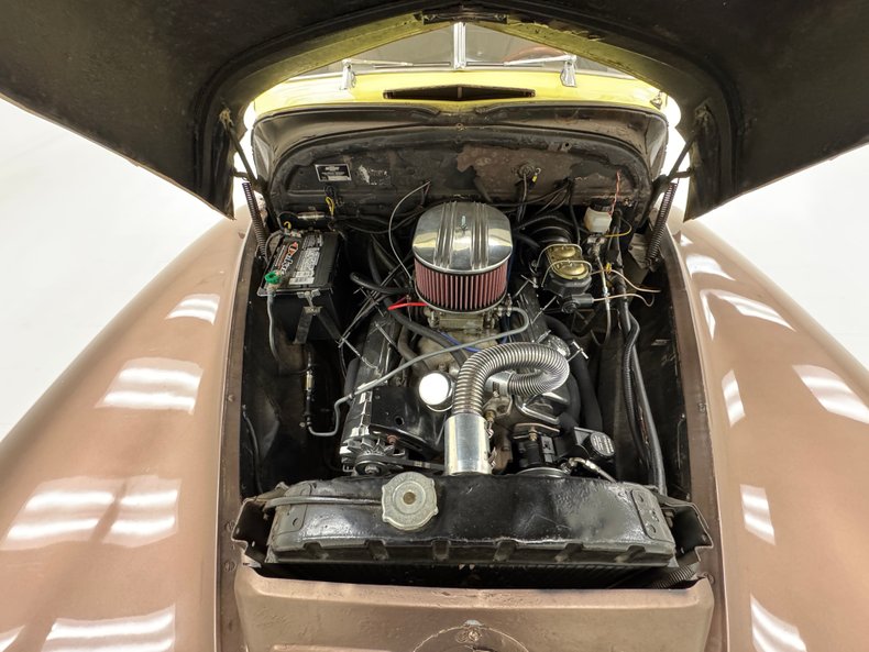 Chevrolet-Fleetline-1947-Pale-Yellow-Tan-11