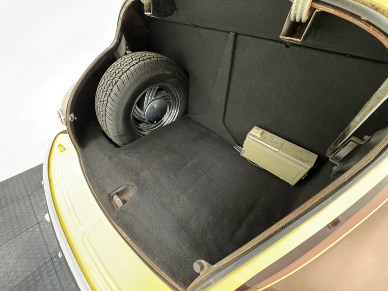 Chevrolet-Fleetline-1947-Pale-Yellow-Tan-13