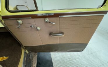 Chevrolet-Fleetline-1947-Pale-Yellow-Tan-14