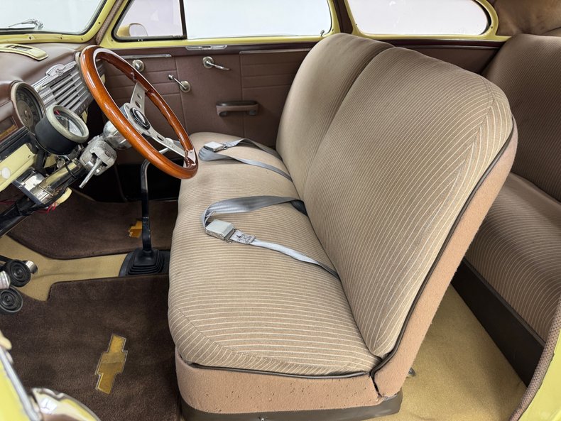 Chevrolet-Fleetline-1947-Pale-Yellow-Tan-15