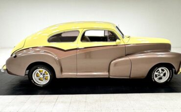 Chevrolet-Fleetline-1947-Pale-Yellow-Tan-17