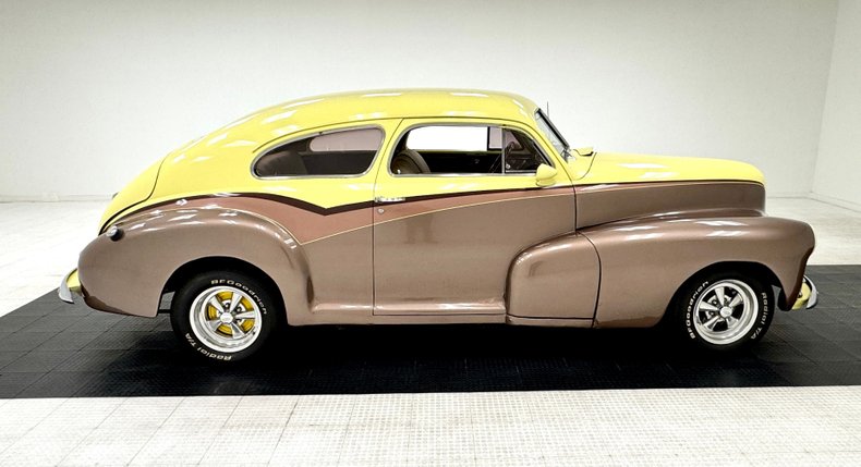 Chevrolet-Fleetline-1947-Pale-Yellow-Tan-17