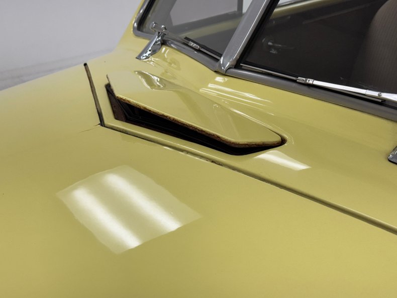 Chevrolet-Fleetline-1947-Pale-Yellow-Tan-18