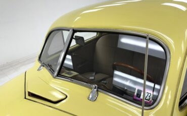 Chevrolet-Fleetline-1947-Pale-Yellow-Tan-2