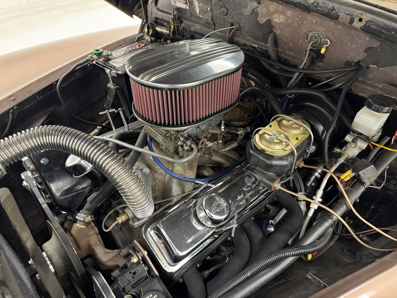 Chevrolet-Fleetline-1947-Pale-Yellow-Tan-21