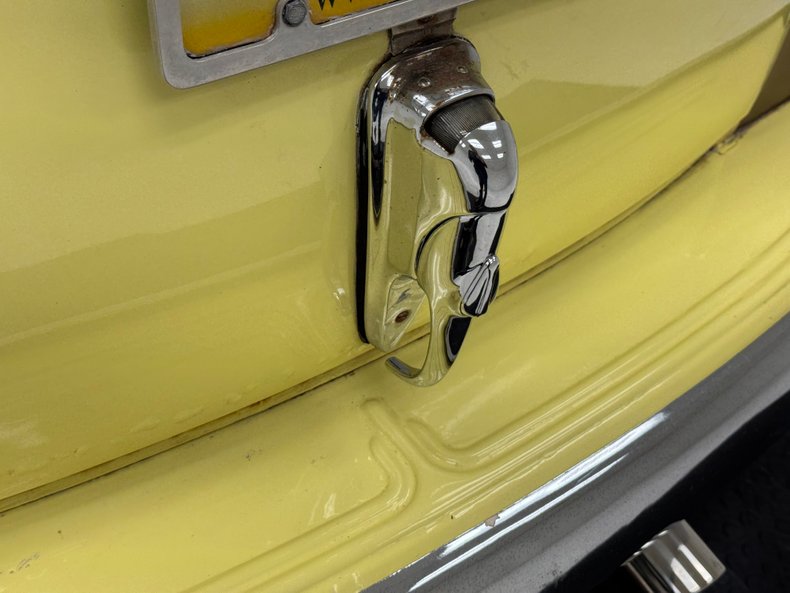 Chevrolet-Fleetline-1947-Pale-Yellow-Tan-22