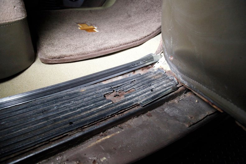 Chevrolet-Fleetline-1947-Pale-Yellow-Tan-31