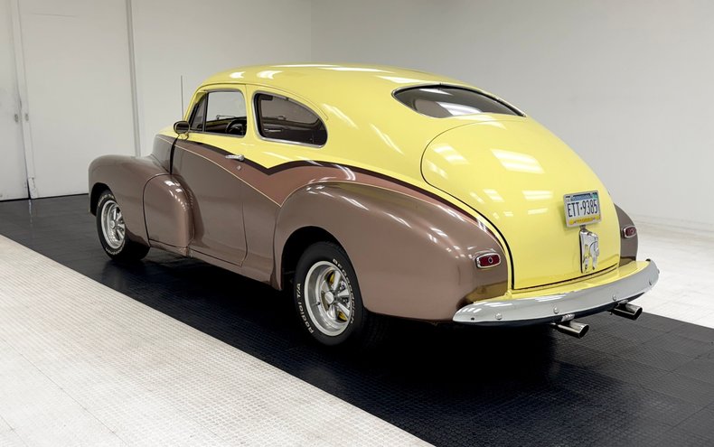 Chevrolet-Fleetline-1947-Pale-Yellow-Tan-32