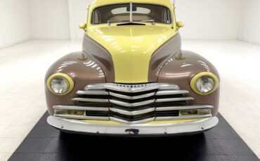Chevrolet-Fleetline-1947-Pale-Yellow-Tan-35