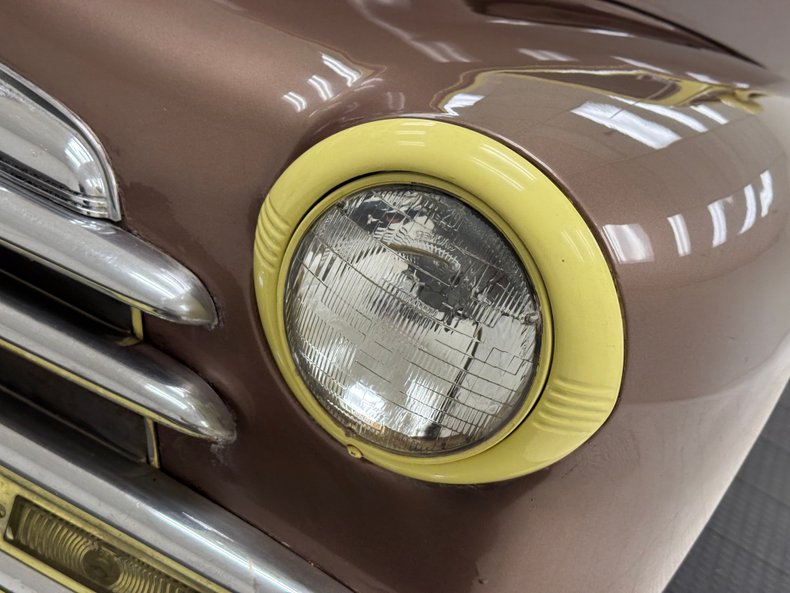 Chevrolet-Fleetline-1947-Pale-Yellow-Tan-37