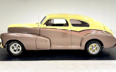 Chevrolet-Fleetline-1947-Pale-Yellow-Tan