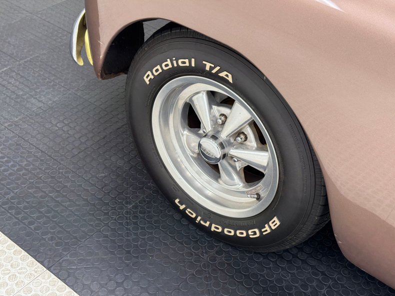Chevrolet-Fleetline-1947-Pale-Yellow-Tan-38