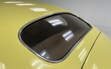 Chevrolet-Fleetline-1947-Pale-Yellow-Tan-39