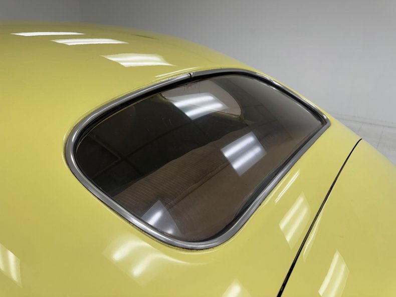 Chevrolet-Fleetline-1947-Pale-Yellow-Tan-39