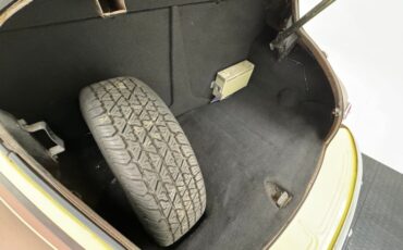 Chevrolet-Fleetline-1947-Pale-Yellow-Tan-48