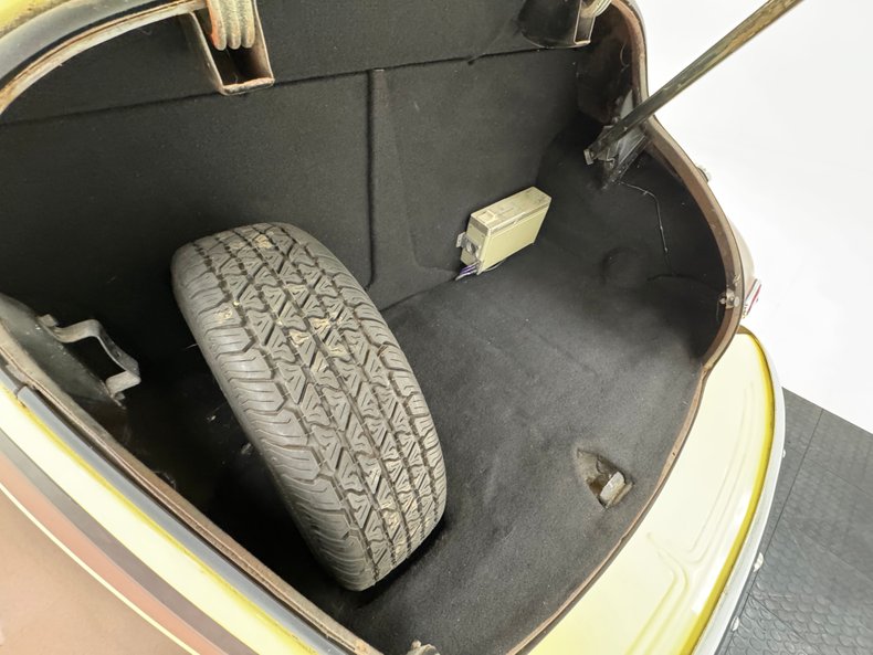 Chevrolet-Fleetline-1947-Pale-Yellow-Tan-48