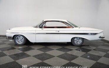 Chevrolet-Impala-1961-Ermine-White-Red-1