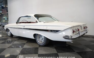 Chevrolet-Impala-1961-Ermine-White-Red-11