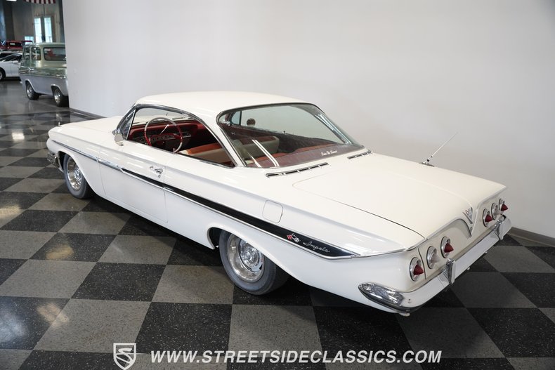 Chevrolet-Impala-1961-Ermine-White-Red-12