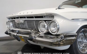 Chevrolet-Impala-1961-Ermine-White-Red-24