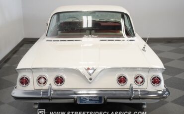 Chevrolet-Impala-1961-Ermine-White-Red-28