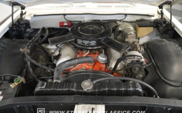 Chevrolet-Impala-1961-Ermine-White-Red-3