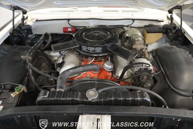 Chevrolet-Impala-1961-Ermine-White-Red-33