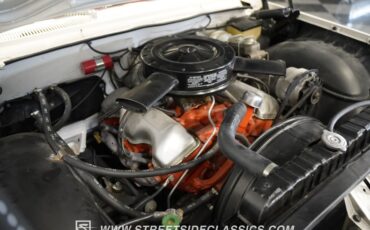 Chevrolet-Impala-1961-Ermine-White-Red-34