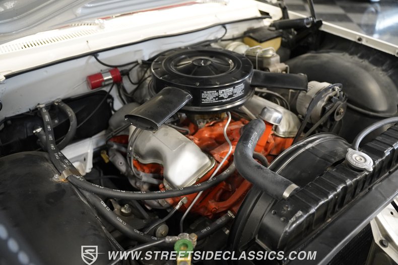 Chevrolet-Impala-1961-Ermine-White-Red-34