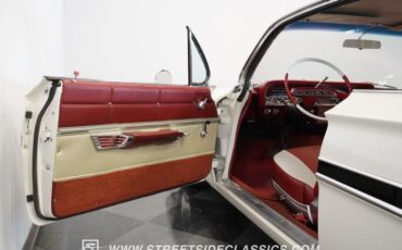 Chevrolet-Impala-1961-Ermine-White-Red-35