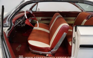 Chevrolet-Impala-1961-Ermine-White-Red-37