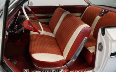 Chevrolet-Impala-1961-Ermine-White-Red-38