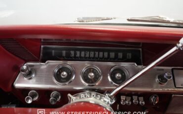 Chevrolet-Impala-1961-Ermine-White-Red-41