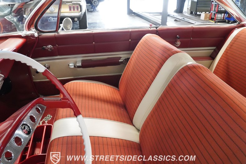 Chevrolet-Impala-1961-Ermine-White-Red-46