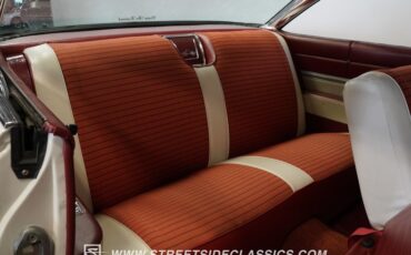 Chevrolet-Impala-1961-Ermine-White-Red-48