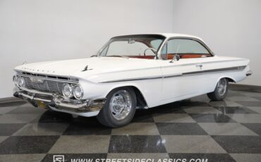 Chevrolet-Impala-1961-Ermine-White-Red-5