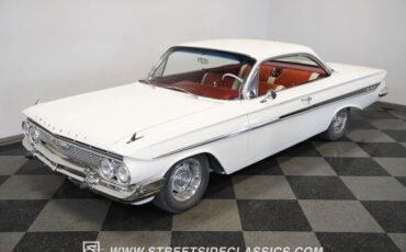 Chevrolet-Impala-1961-Ermine-White-Red-6