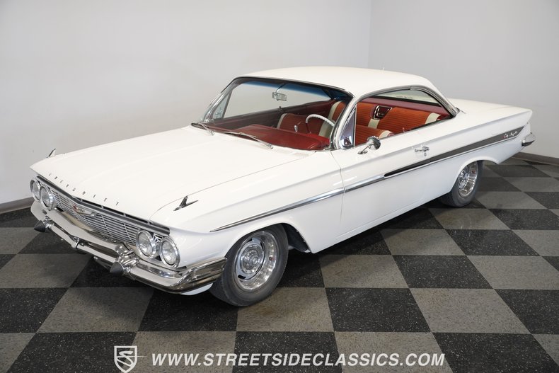 Chevrolet-Impala-1961-Ermine-White-Red-6